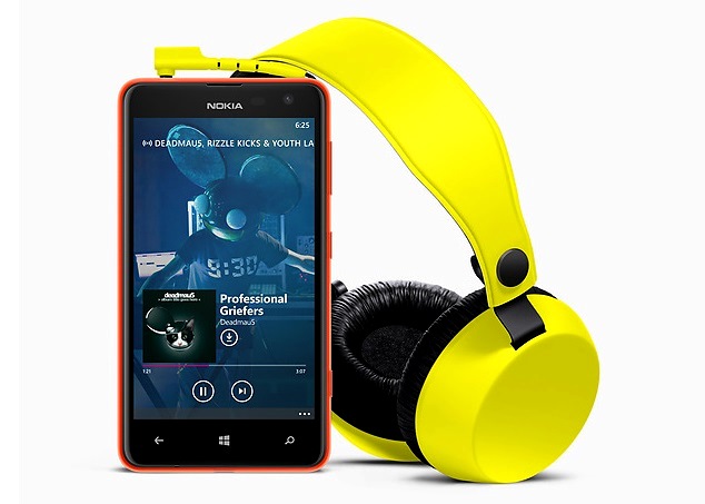 https://www.phoneworld.com.pk/wp-content/uploads/2013/10/Nokia-Lumia-625-and-Coloud.jpg