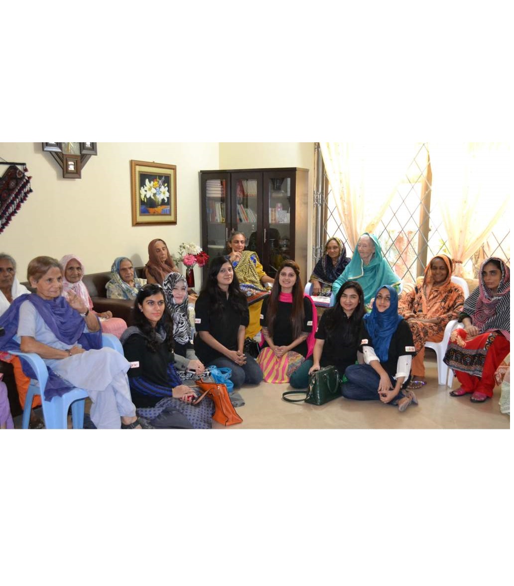 Ufone Volunteer’s group visits Binte Fatima Old Home