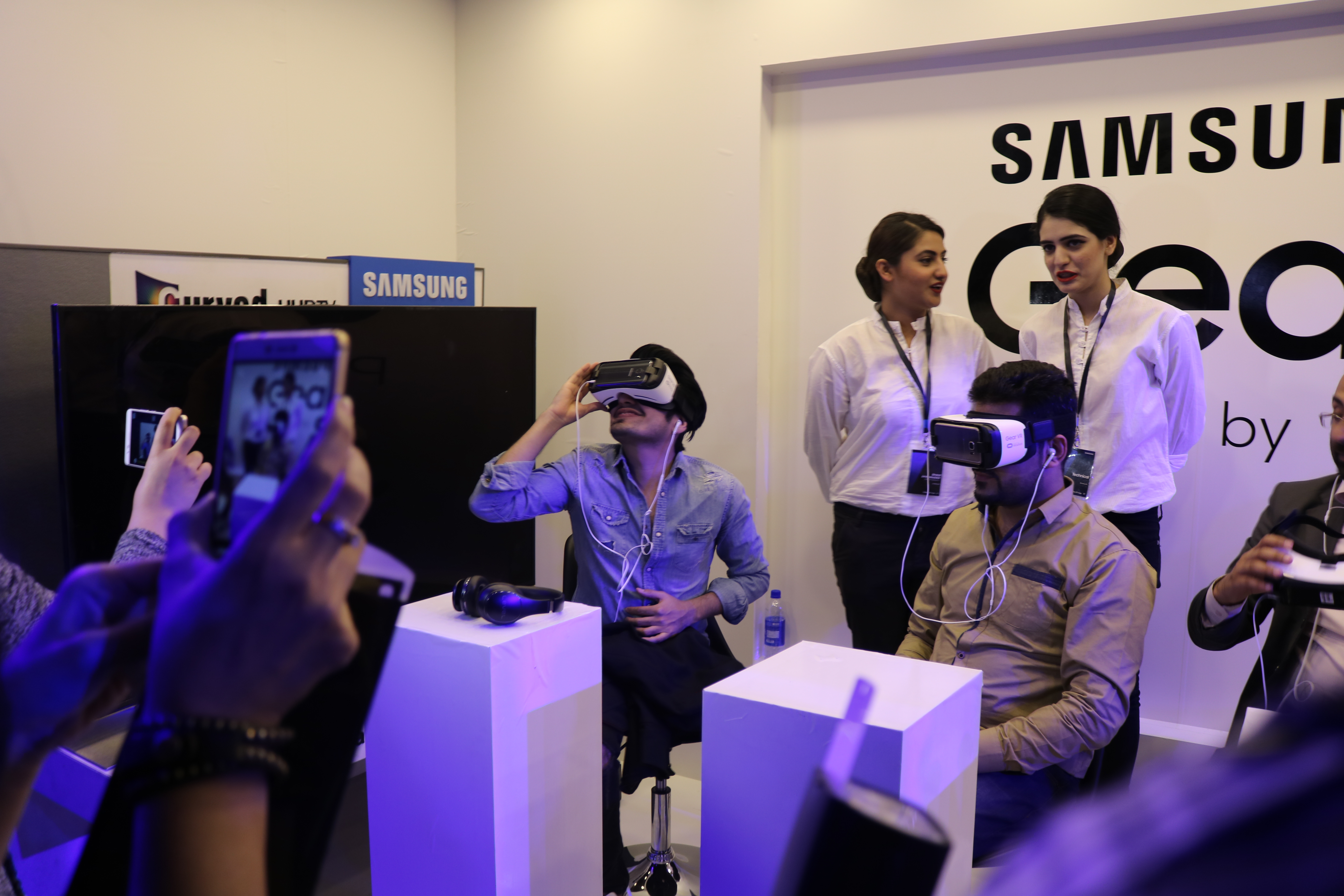 Samsung Organizes Launch Event of Samsung Galaxy S7 & S7 Edge at CineStar IMAX Lahore