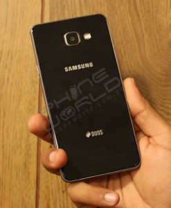 Samsung Galaxy A7 2016 Review in hand image
