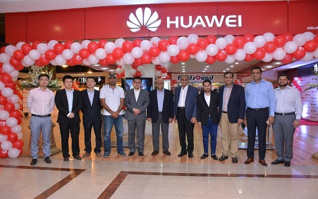 Huawei opens another brand Outlet at Fortress Square Lahore