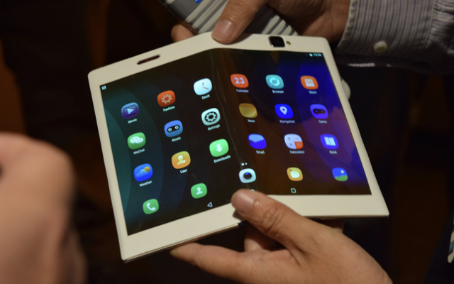 Lenovo Shows Off Bendable Phones and Tablets Prototypes