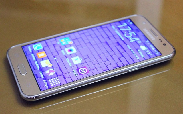 Samsung Galaxy J5 Catches Fire