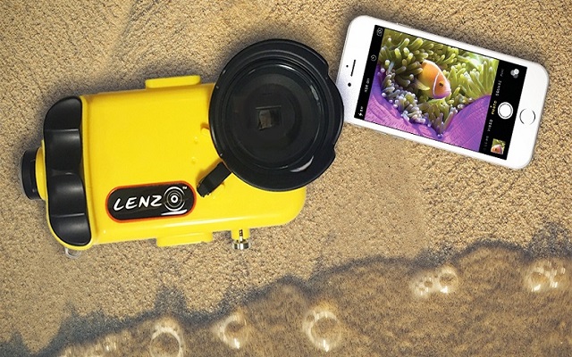 Now You Can Take Under Water Selfies With Your iPhone by Using LenzO