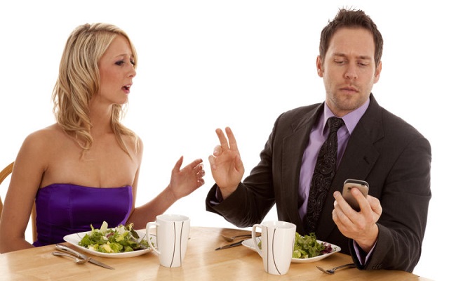 PpHubbing: How Your Phone is Slowly Killing Your Relationships