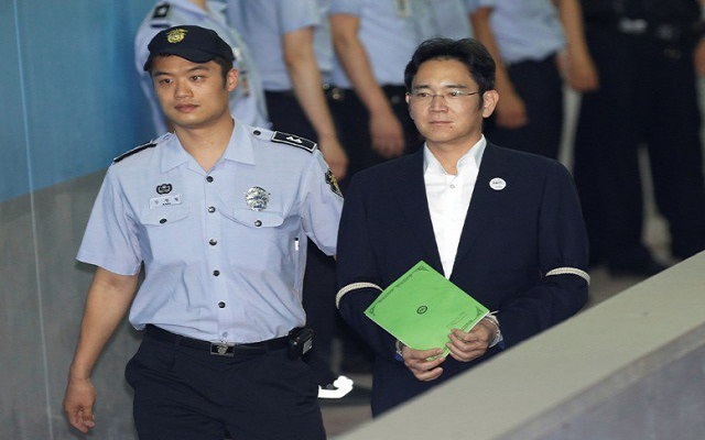 Samsung VC Jay Y Lee Fights Back Tears as Korean Prosecutors Seek 12 Years Jail
