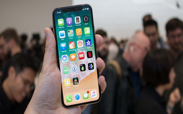 Apple Shares Rise to Peak after Booming iPhone X Demand