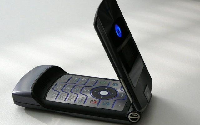 Lenovo CEO hints A possible Come Back of Moto Razr with Foldable Design