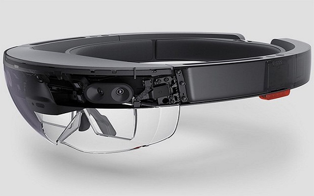 Microsoft Plans to Unveil HoloLens 2 This Year