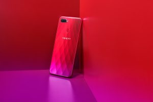 OPPO F9 lands in Pakistan Powered by VOOC lash Charge & Gradient Color Design