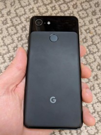 First Live Images of Google Pixel 3 Shows Off Notchless Design