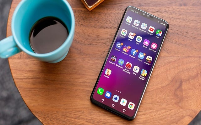 LG New Phones to Come with Four Cameras & no Notch (Images)