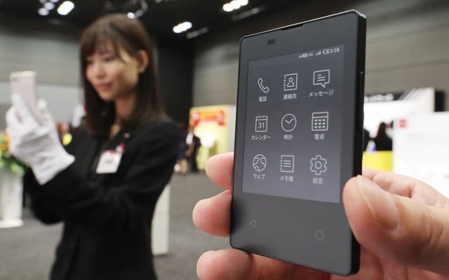 This 5mm device is the "World's Thinnest Phone", Fits into Business Card case (Video)