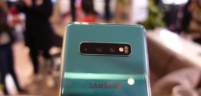 Here's What Inside Samsung Galaxy S10+: Video