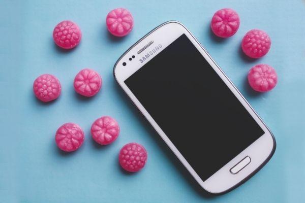 Samsung phone with pink candies