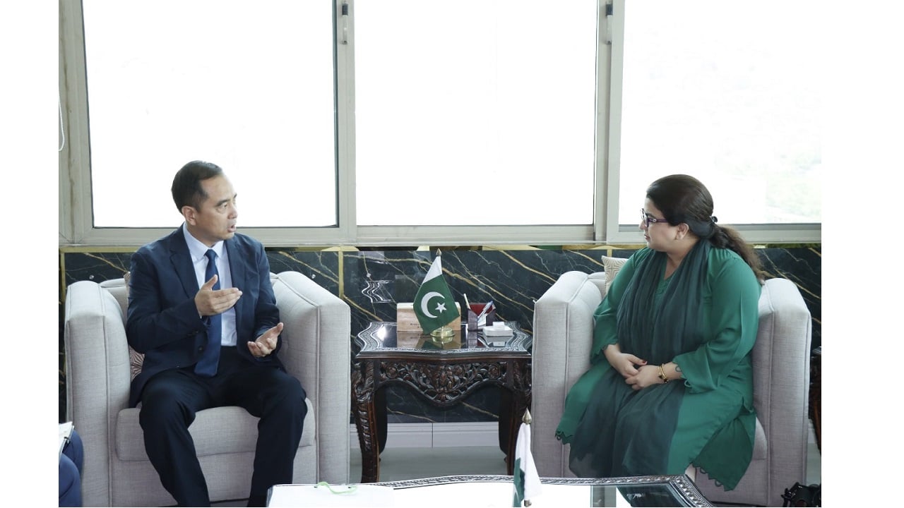 Zong 4G’s CEO Mr. Huo Junli meets Minister of State for IT&T Ms. Shaza Fatima