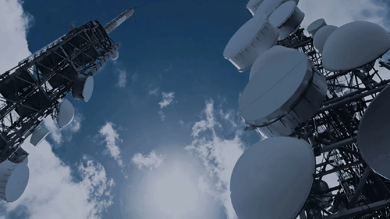 Pakistan IT and Telecom Sector Shrinks 28.70% in Q1 FY2025-26 Amid Mobile Revenue Drop